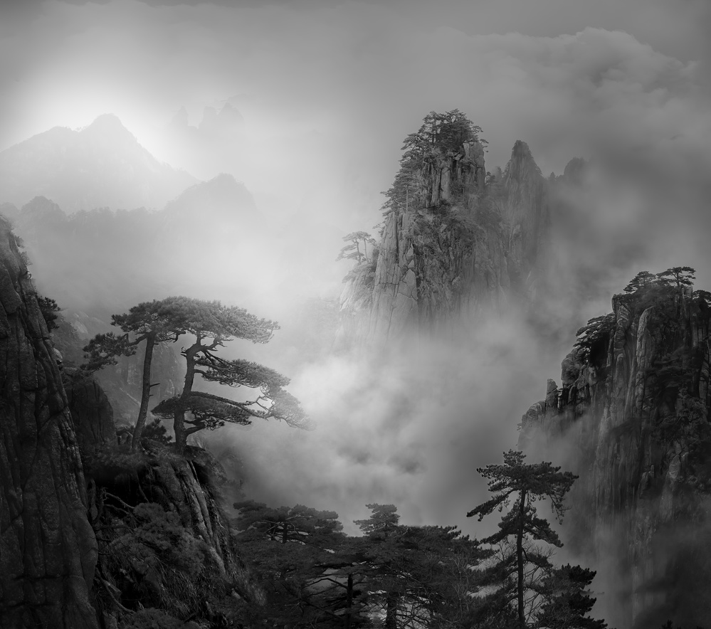Huang Shan In The Fog a GuoJi