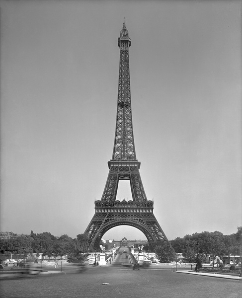 The Eiffel tower, 1887-89 (b/w photo)  a Gustave Eiffel