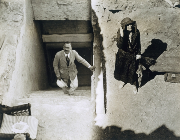 Lady Ribblesdale and Mr Stephen Vlasto at the Tomb of Tutankhamun, Valley of the Kings, 1923 (gelati a Harry Burton