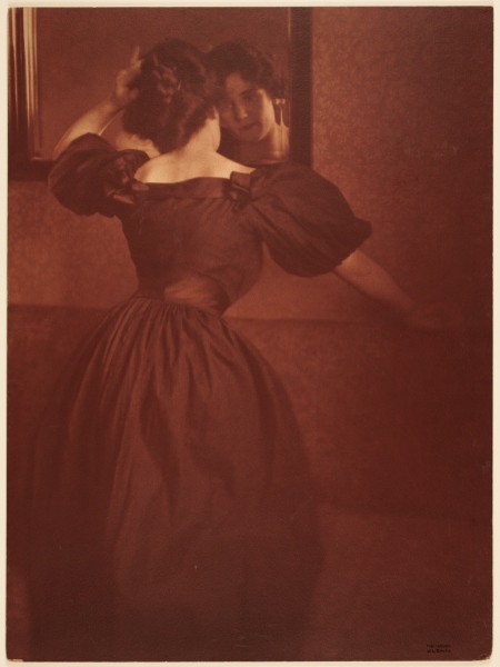 Woman before a Mirror a Heinrich Kühn