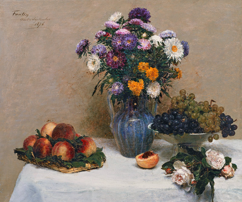 Weiße Rosen und Chrysanthemen in einer Vase, Pfirsiche und Weintrauben auf einem Tisch mit weißer De a Henri Fantin-Latour