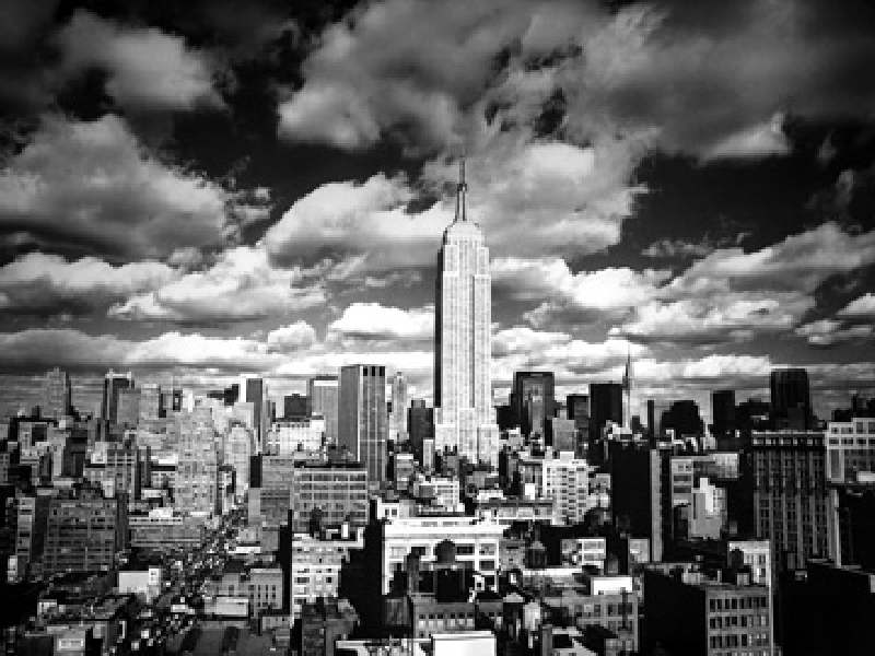 Sky over Manhattan a Henri Silberman