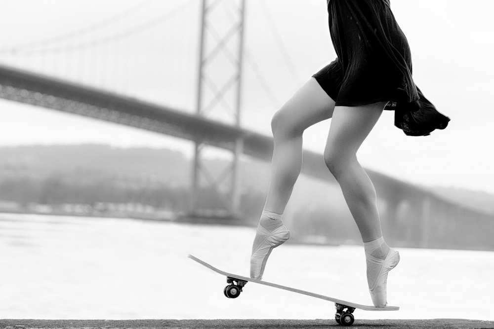 Skater Girl a Howard Ashton-Jones