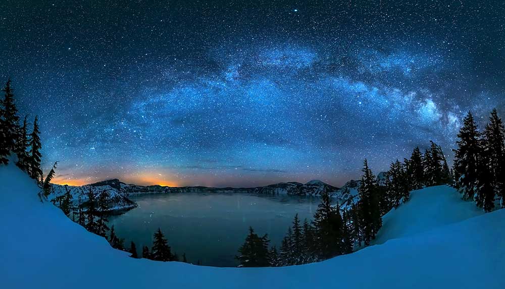 Starry night over the Crater Lake a Hua Zhu