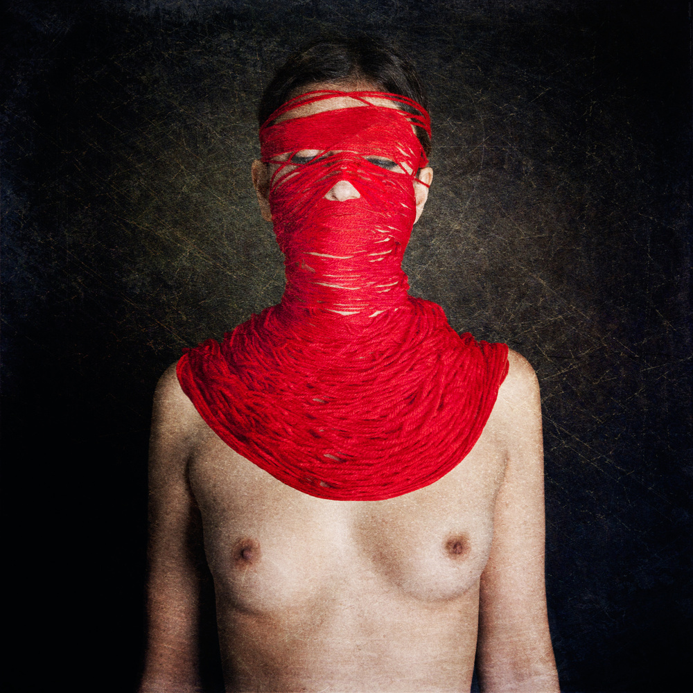 The thin red rope I a Igor Genovesi
