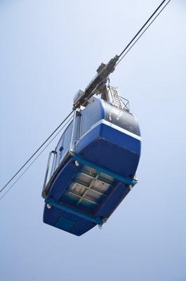 blue teleferico cable car a Iñigo Quintanilla