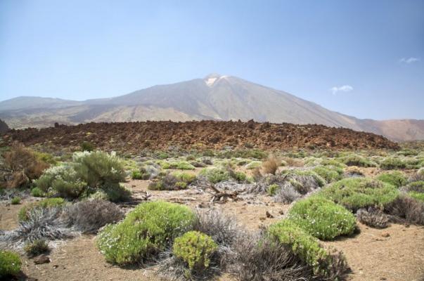 landscape with volcano a Iñigo Quintanilla
