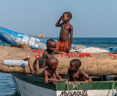 A childhood of joy on the boats