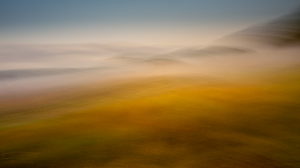 Ground fog in the tranquil landscape a Ina Bouhuijzen