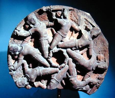 Ceiling roundel with eight inter-linked armed warriors, South Rajasthan a Scuola indiana
