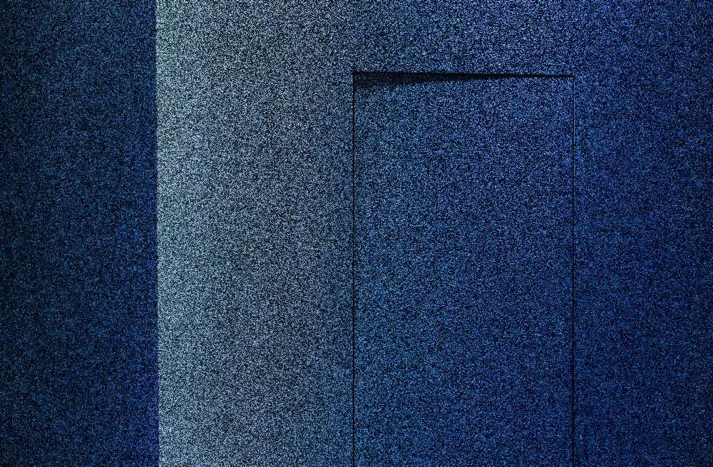 Blue minimalism or a secret door a Inge Schuster