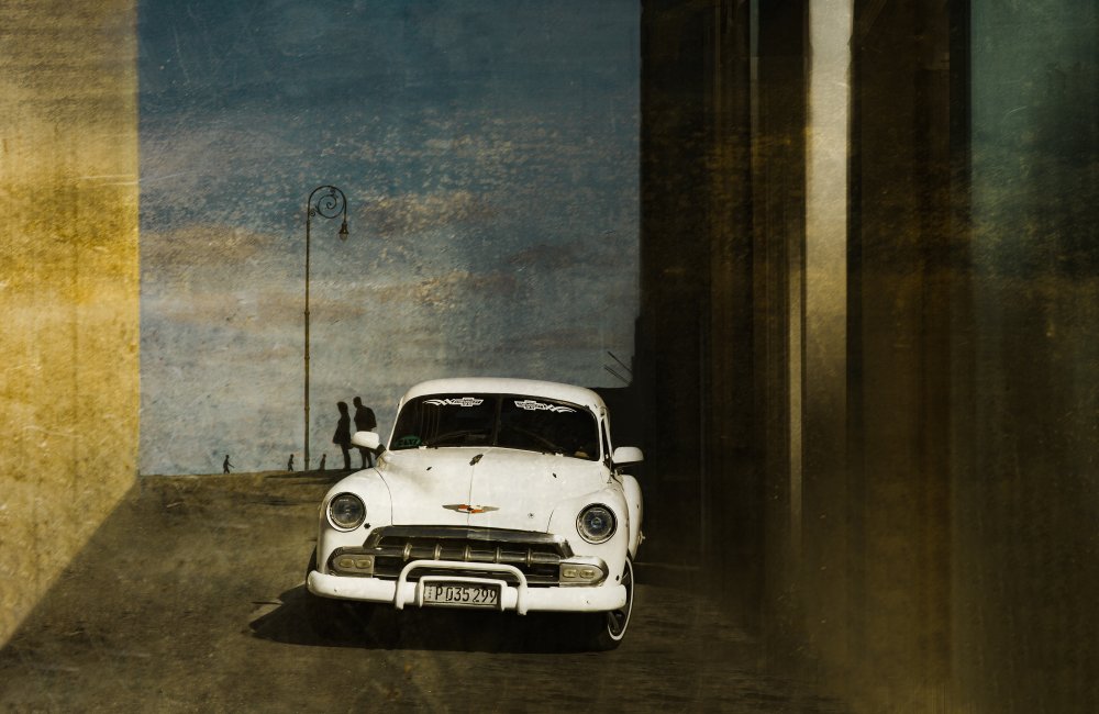 A white car in Havanna a Inge Schuster