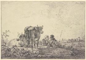 Hirtenpaar auf einer Weide bei der Rinderherde lagernd