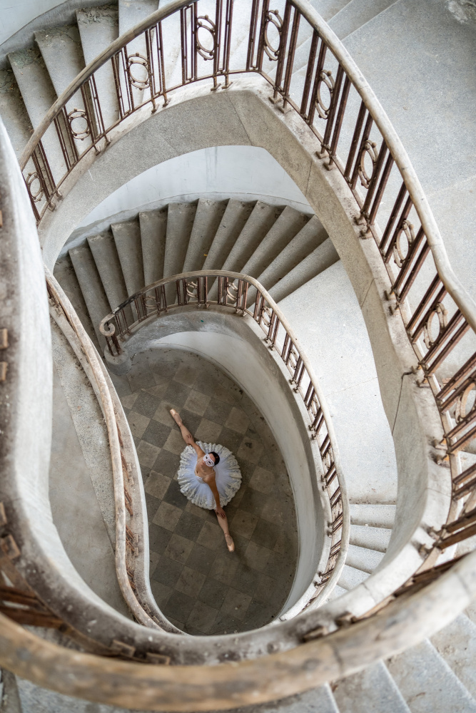 Ballerina in der Treppe a James Graf