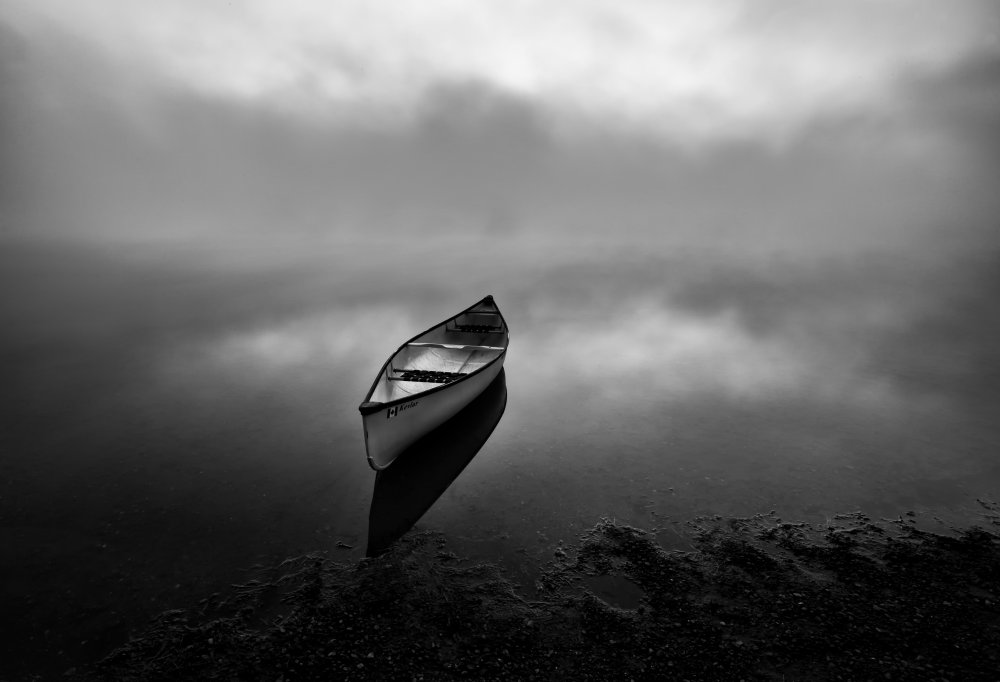 A lonely boat! a Jasmine Suo