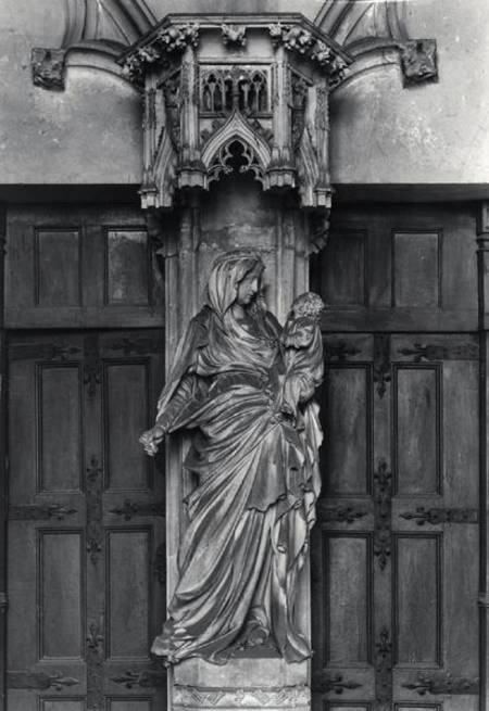 Portal with a trumeau depicting the Virgin and Child a Jean de Sluter
