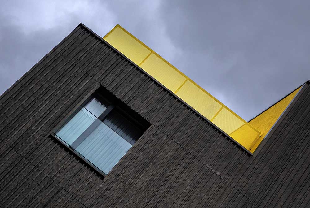 The yellow balcony a Jef Van den