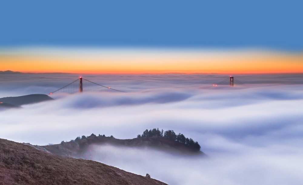 The Golden Gate Bridge in the Fog a Jenny Qiu