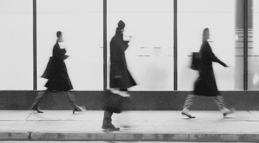 Three passers-by a Jian Wang