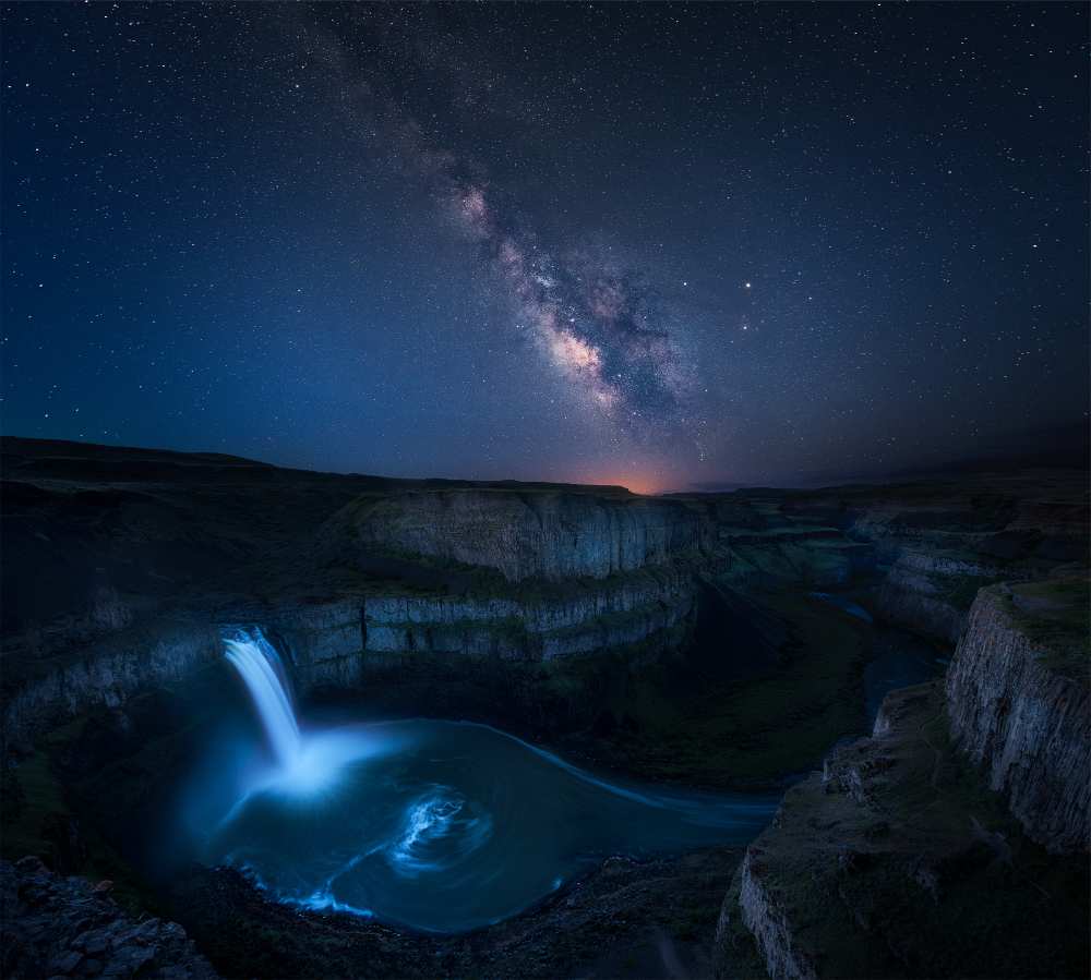 Palouse waterfall and the Milky Way a JIE CHEN