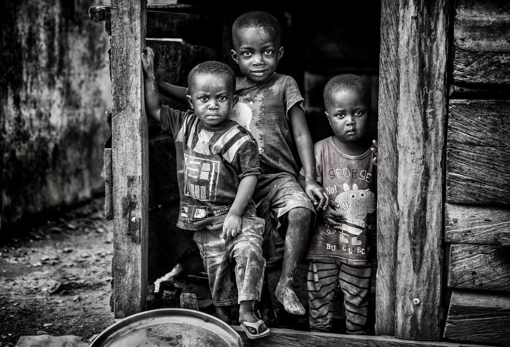 hree children about to leave their home - GhanaChildren in their home - Benin a Joxe Inazio Kuesta Garmendia