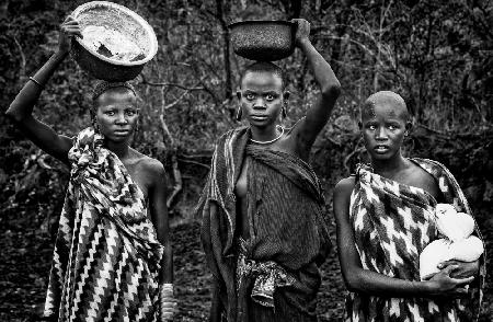 Three surmi tribe girls - Ethiopia