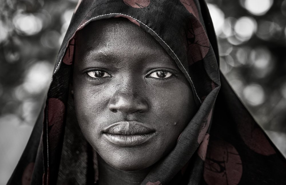 Mundari tribe woman-South Sudan a Joxe Inazio Kuesta Garmendia