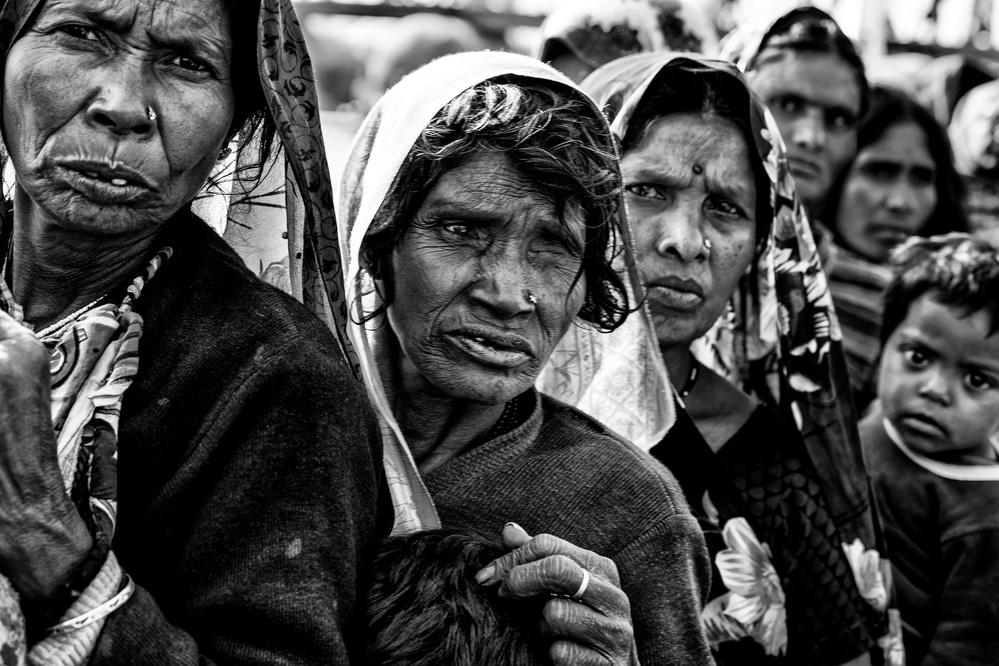 Women at the Kumbh Mela - Prayagraj - India a Joxe Inazio Kuesta Garmendia
