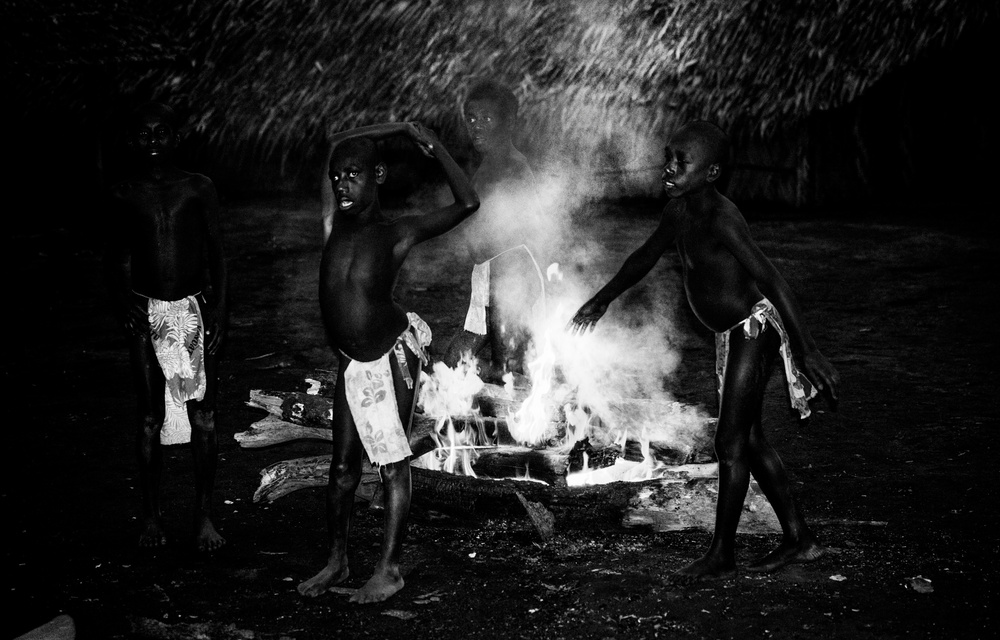 Ritual of fire-III (Jaramaja, Espiritu Santo island, Vanuatu) a Joxe Inazio Kuesta Garmendia