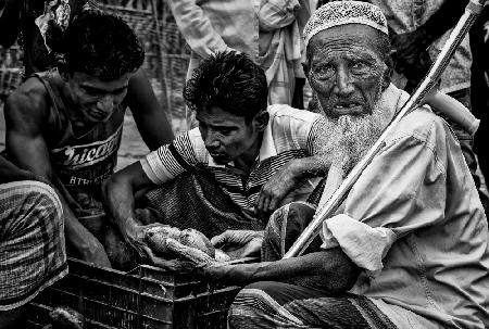 Rohingya refugee people buying some mangoes - Bangladesh