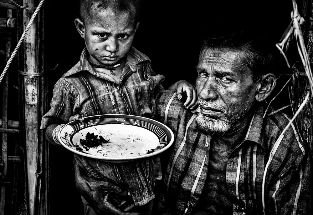 Rohingya refugee father and son - Bangladesh a Joxe Inazio Kuesta Garmendia