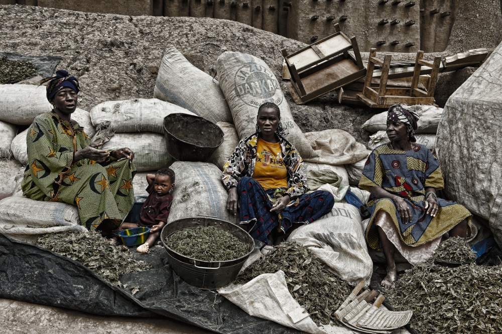 Selling in the market (Djenné - Mali) a Joxe Inazio Kuesta Garmendia