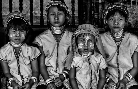 Four padaung girls (Myanmar)