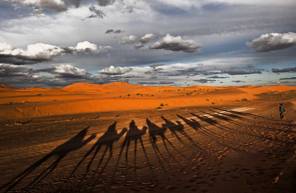 Through the dunes of Merzouga (Morocco) a Joxe Inazio Kuesta