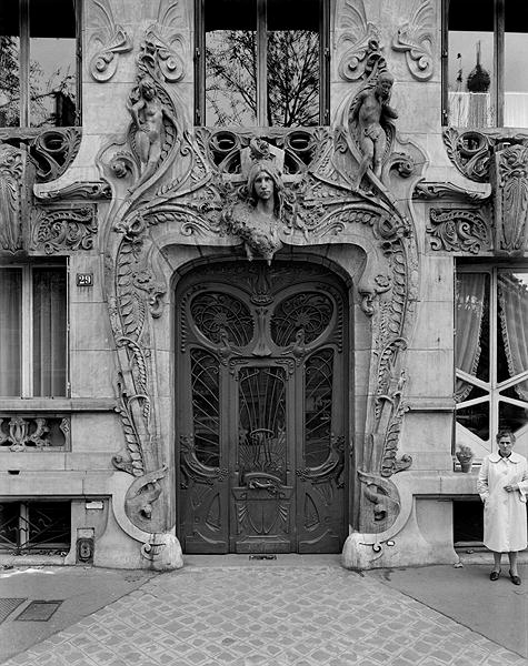 Entrance door to the apartments at 29 Avenue Rapp, designed in 1901 (b/w photo)  a Jules Lavirotte