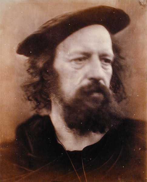 Portrait of Alfred, Lord Tennyson (1809-92) (b/w photo)  a Julia Margaret Cameron