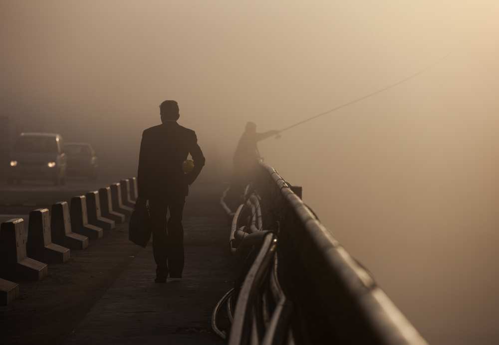 Misty bridge series I a Julien Oncete