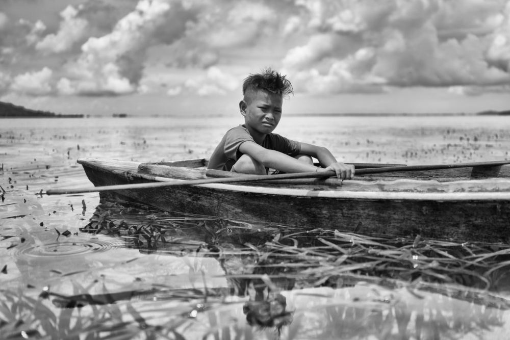 Boy in a Canoe a Kieron Long