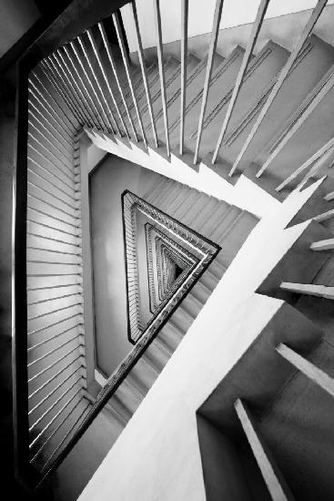 Triangular spiral staircase