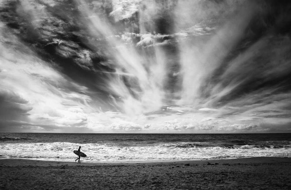 The loneliness of a surfer a Lorenzo Grifantini
