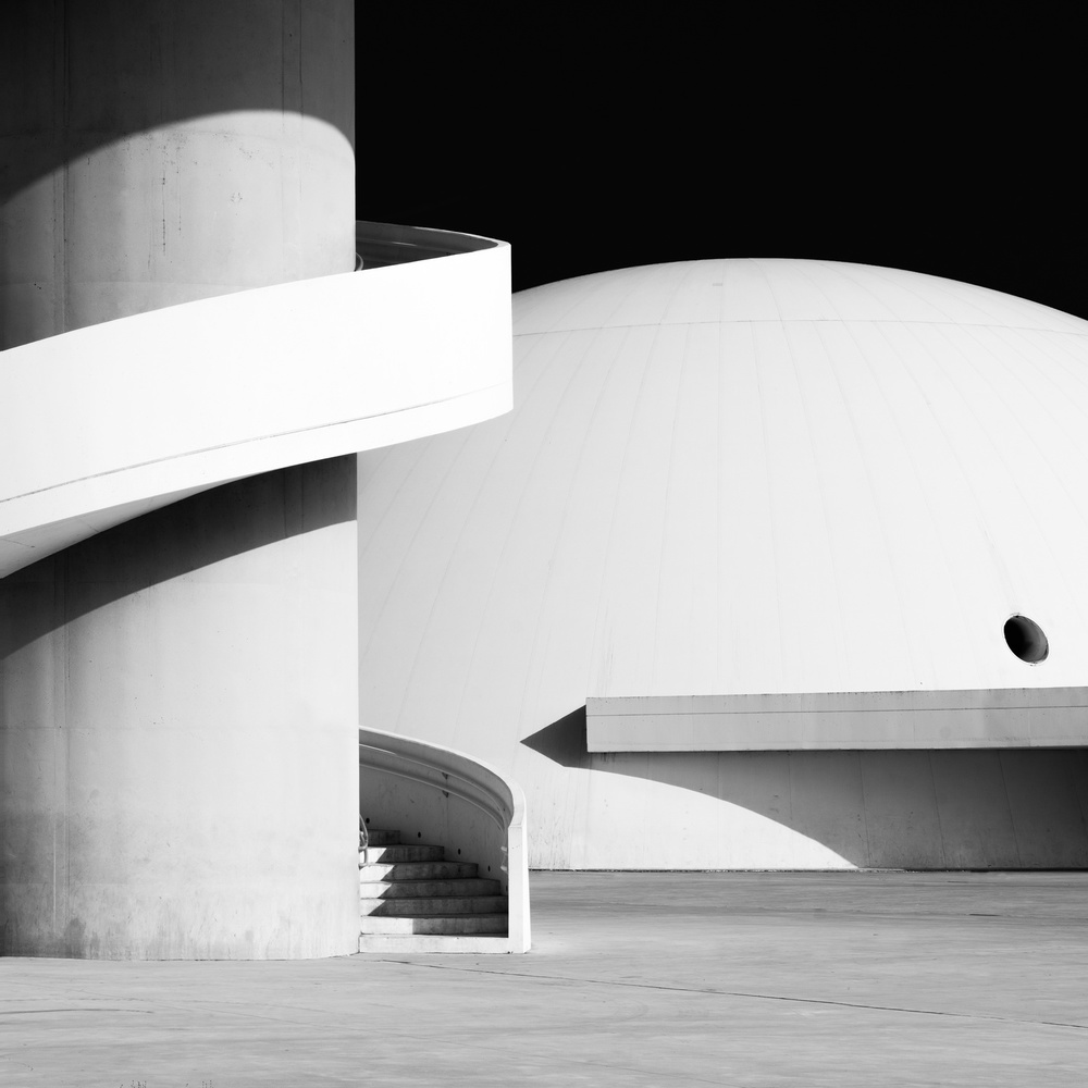 The handwriting of Oscar Niemeyer a Luc Vangindertael (laGrange)