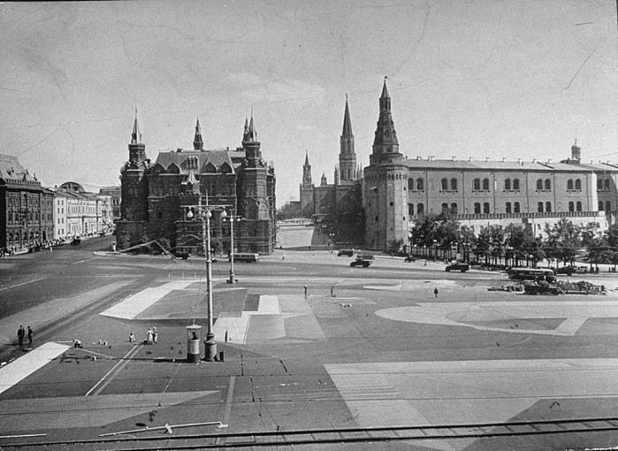 The camouflage of Manezhnaya Square in Moscow 1941 a Ma Bourke-white