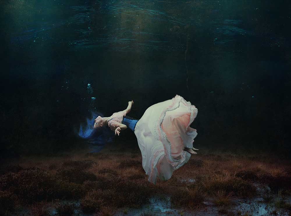 floating in a dream... a Magdalena Russocka
