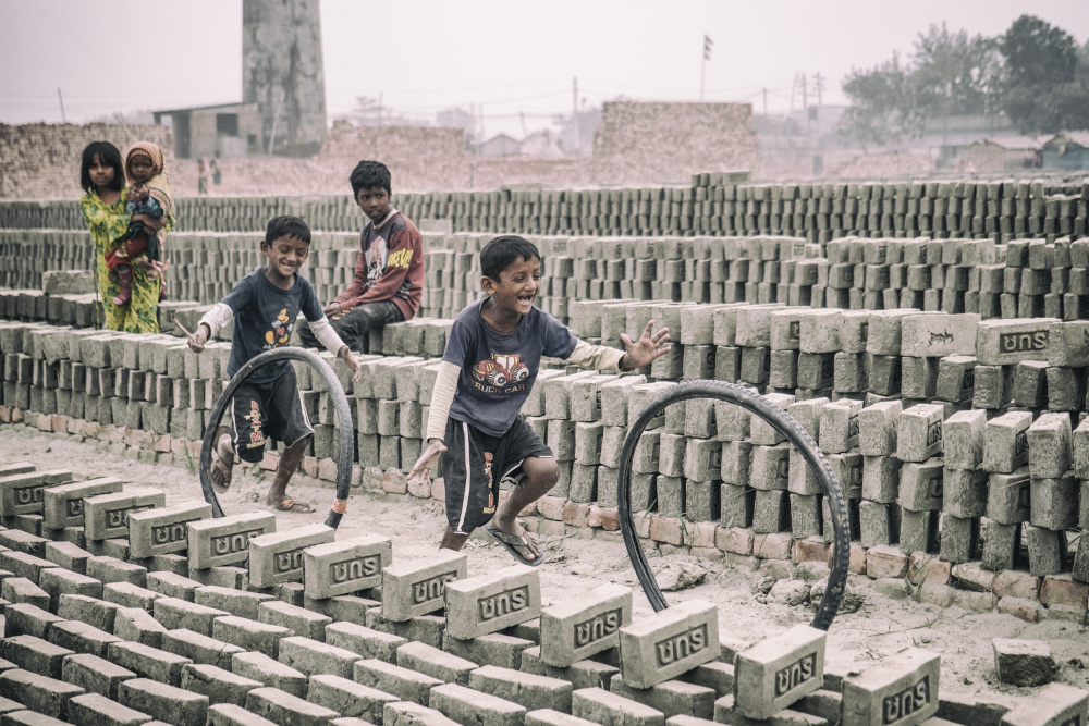 Children games at brickyard in Dhaka a Marcel Rebro