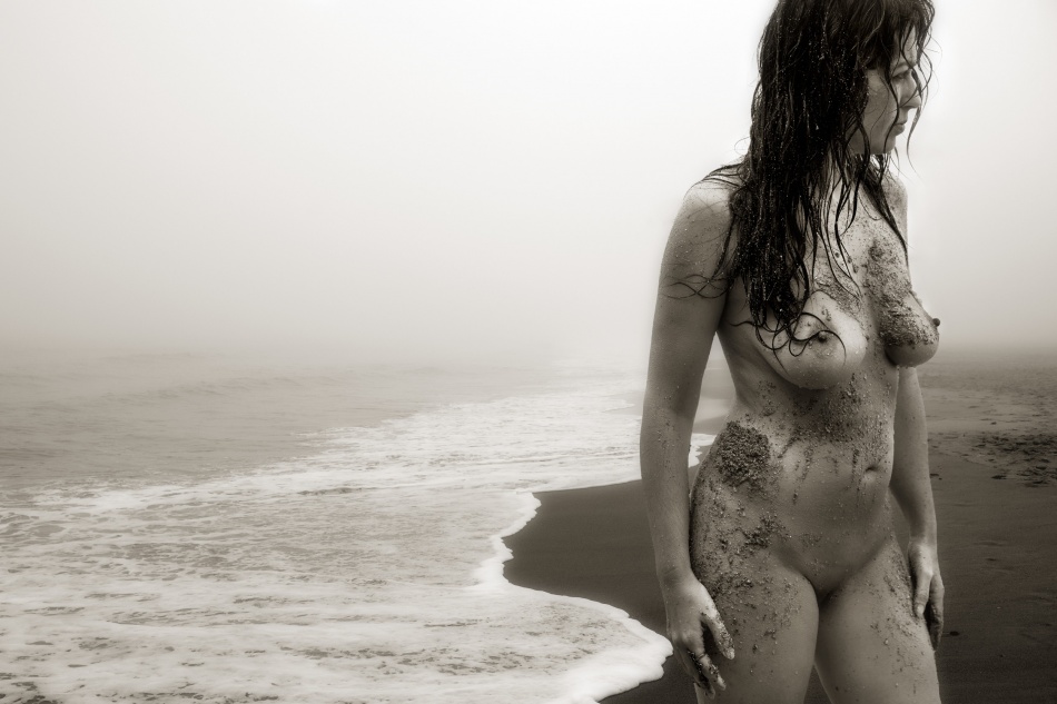 Woman on the beach a Marco Antonio Cobo