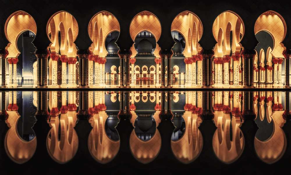 Reflections in the Mosque a Massimo Cuomo