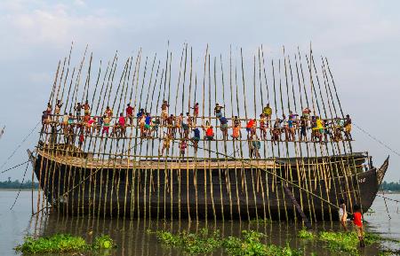 The piling of the traditional boat.