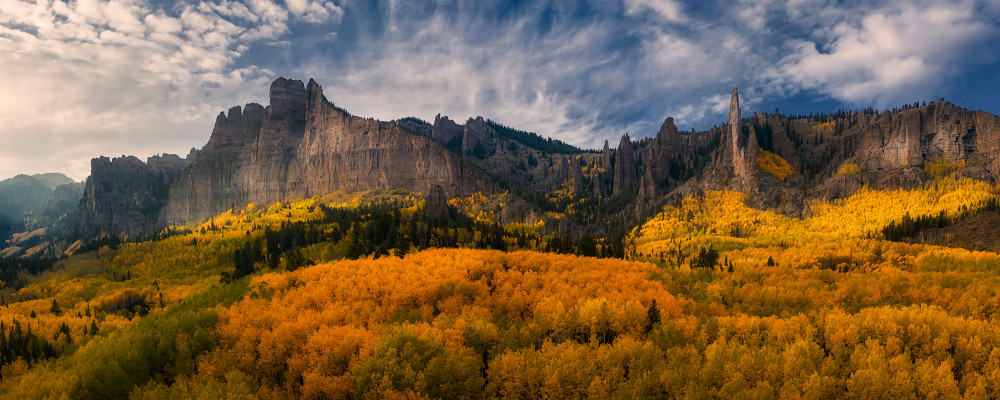 Golden Carpet under Castle Rocks a Mei Xu