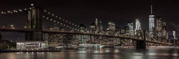 Skyline di Manhattan e ponte di Brooklyn - Idilliaca vista notturna | Panorama  a Melanie Viola