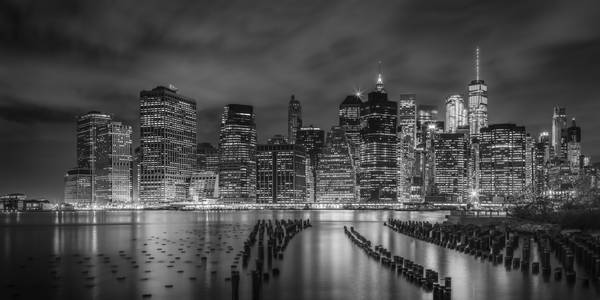 NEW YORK CITY Impressione monocromatica di notte | Panorama a Melanie Viola